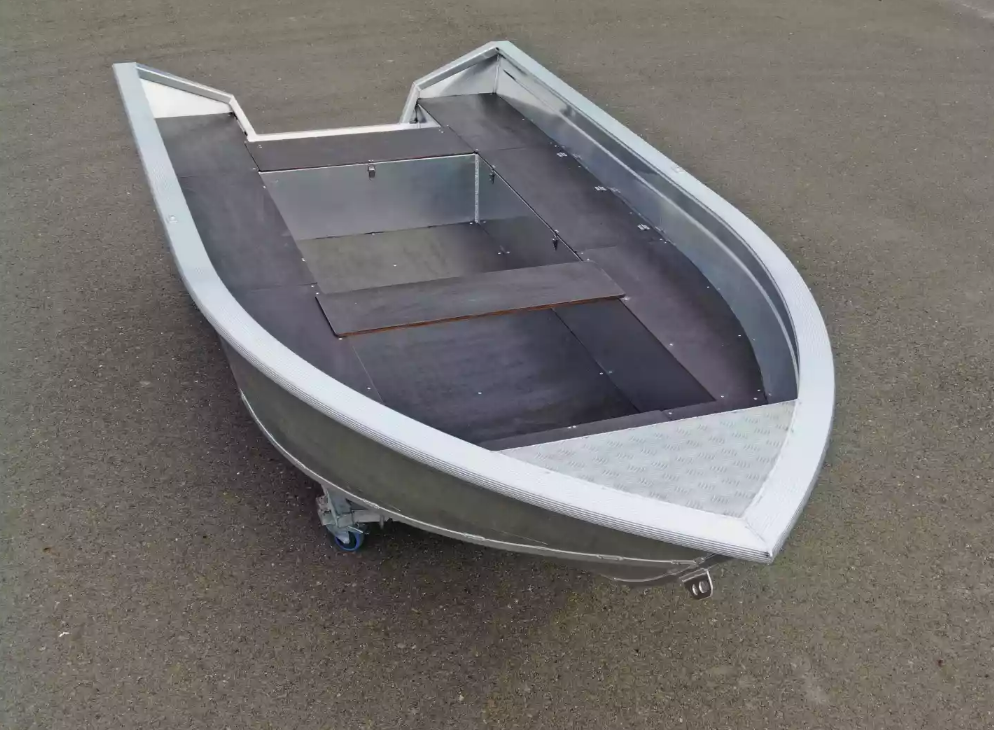 Алюминиевая лодка  Неман-420 в Тобольске