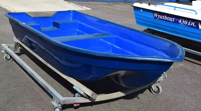 Стеклопластиковая лодка Neman-340 (тримаран) в Тобольске