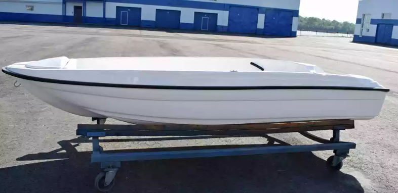 Стеклопластиковая лодка Пингвин (тримаран) в Тобольске