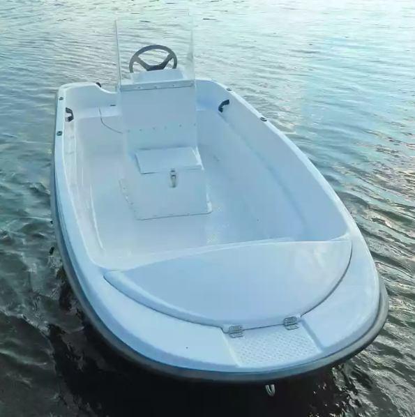 Стеклопластиковая лодка Пингвин с консолью (тримаран) в Тобольске