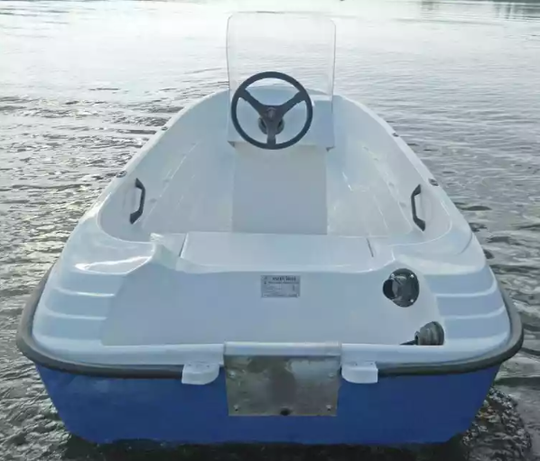 Стеклопластиковая лодка Пингвин с консолью (тримаран) в Тобольске