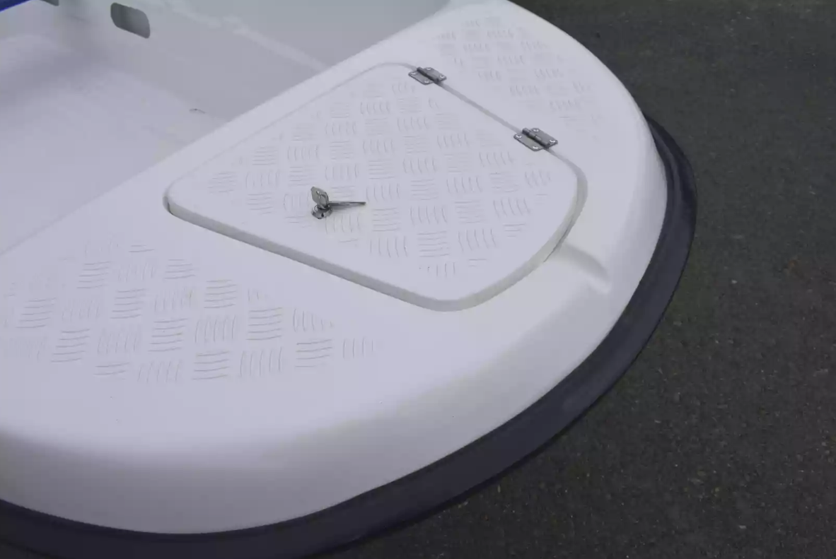 Стеклопластиковая лодка Пингвин New (тримаран) в Тобольске