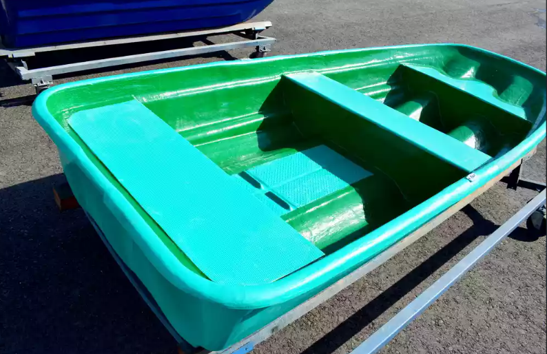 Стеклопластиковая лодка Старт (тримаран) в Тобольске