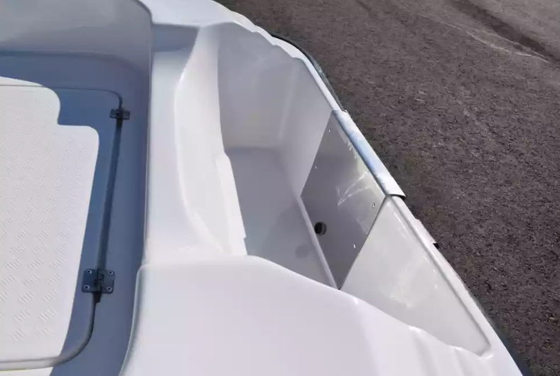 Стеклопластиковая лодка Пингвин (тримаран) в Тобольске