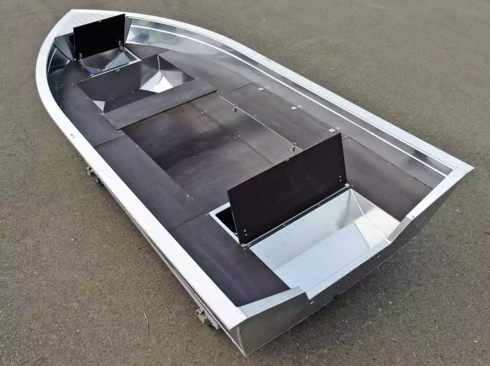 Алюминиевая лодка  Неман-420 в Тобольске