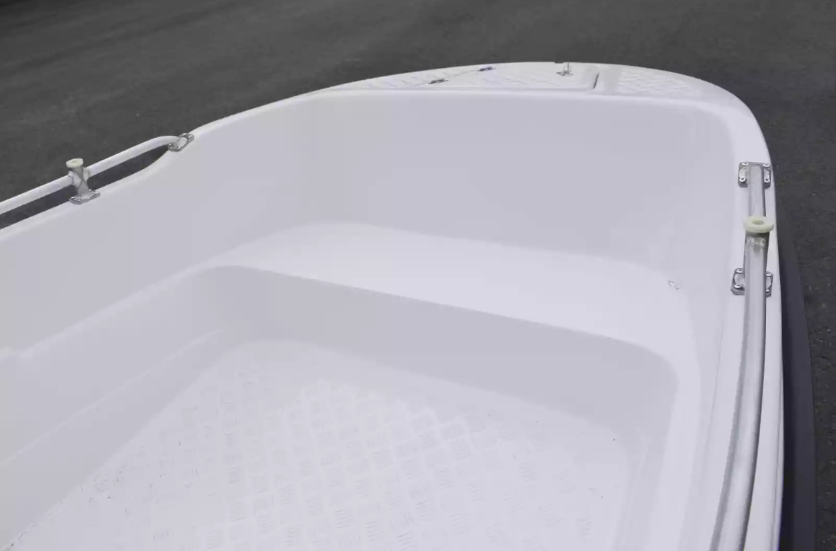 Стеклопластиковая лодка Пингвин New (тримаран) в Тобольске