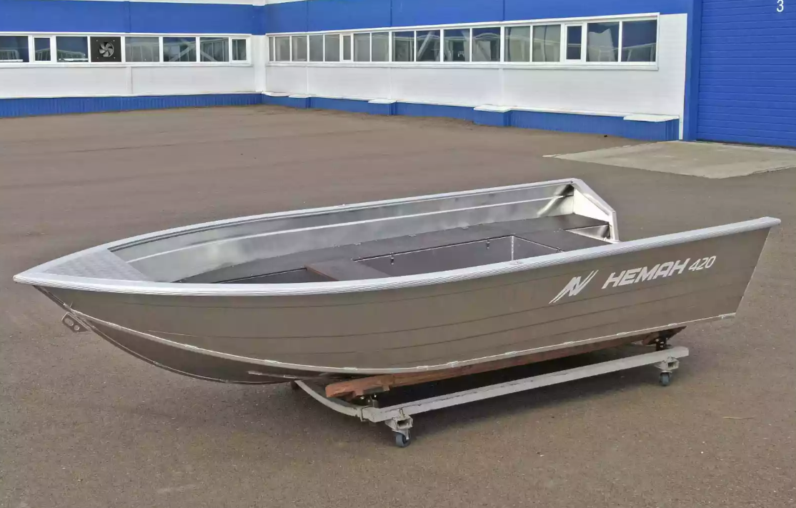 Алюминиевая лодка  Неман-420 в Тобольске