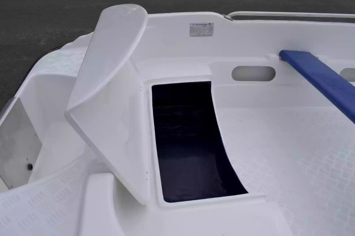 Стеклопластиковая лодка Пингвин New (тримаран) в Тобольске