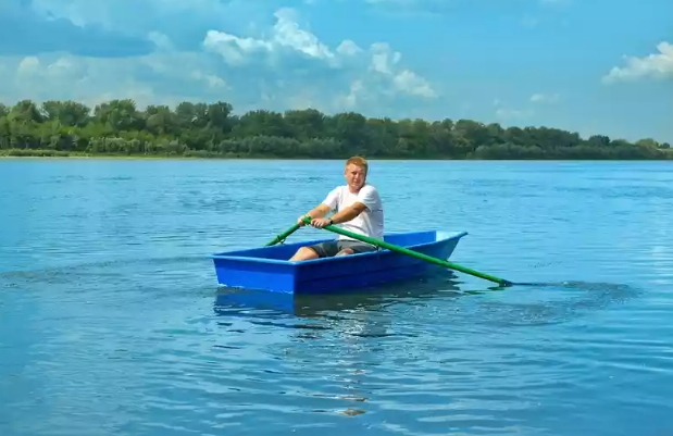 Стеклопластиковая лодка Малютка в Тобольске