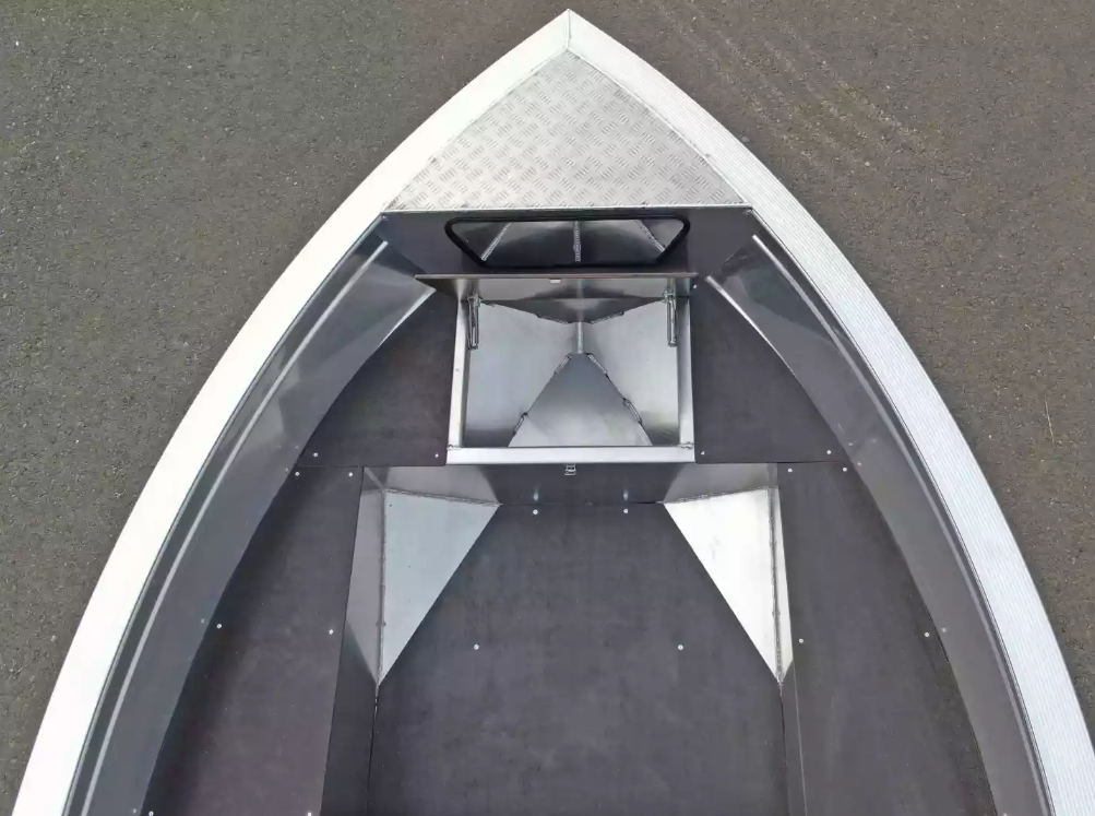 Алюминиевая лодка  Неман-420 в Тобольске