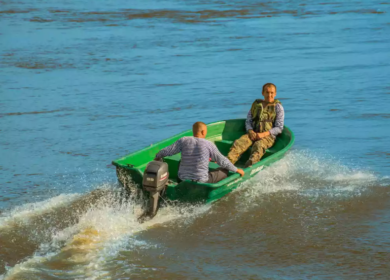 Стеклопластиковая лодка Neman-340 (тримаран) в Тобольске