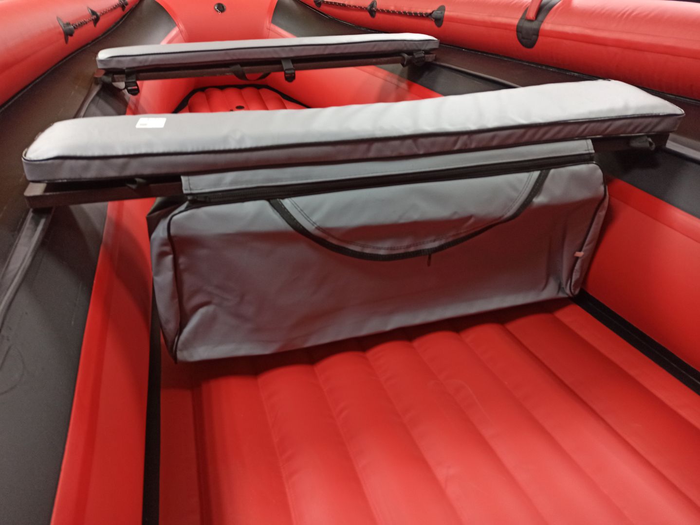 КОМПЛЕКТ МЯГКИХ НАКЛАДОК С СУМКОЙ ДЛЯ ЛОДОК 90Х20 СЕРЫЙ в Тобольске