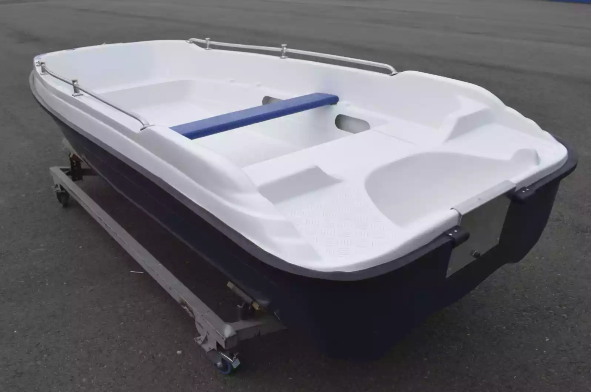 Стеклопластиковая лодка Пингвин New (тримаран) в Тобольске