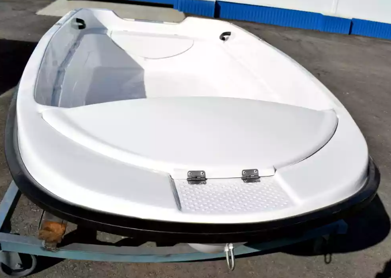 Стеклопластиковая лодка Пингвин (тримаран) в Тобольске