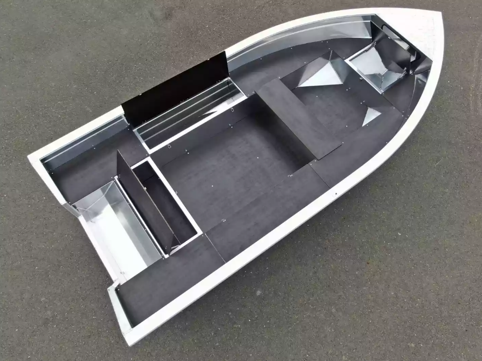 Алюминиевая лодка  Неман-420 в Тобольске