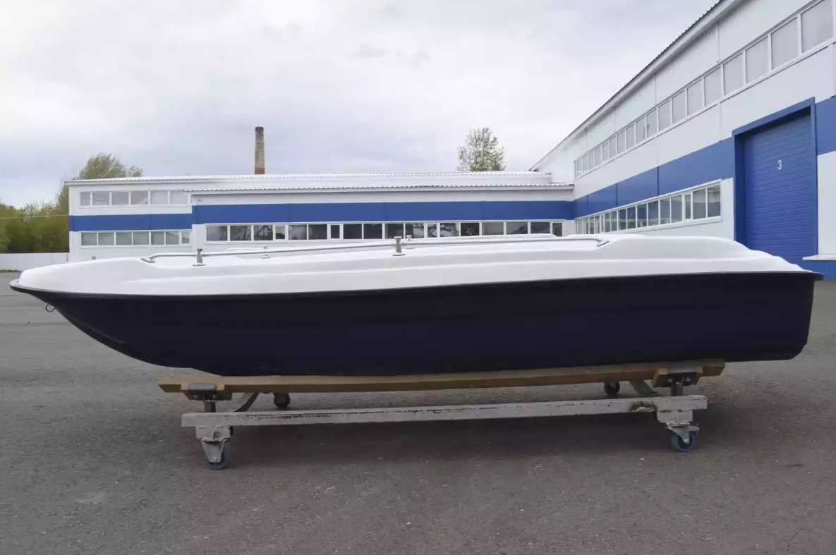 Стеклопластиковая лодка Пингвин New (тримаран) в Тобольске